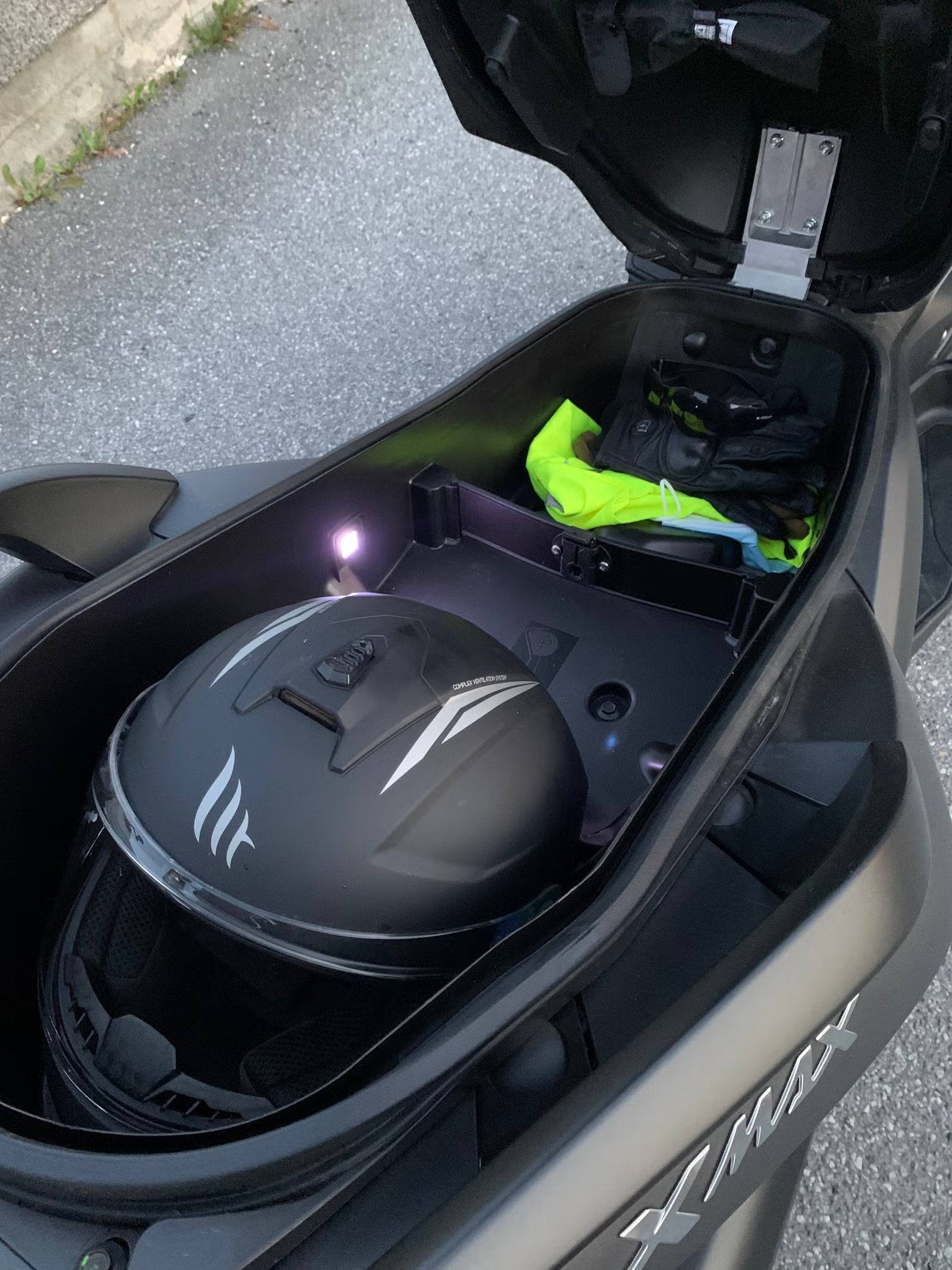 Yamaha X-Max 300 2020 17