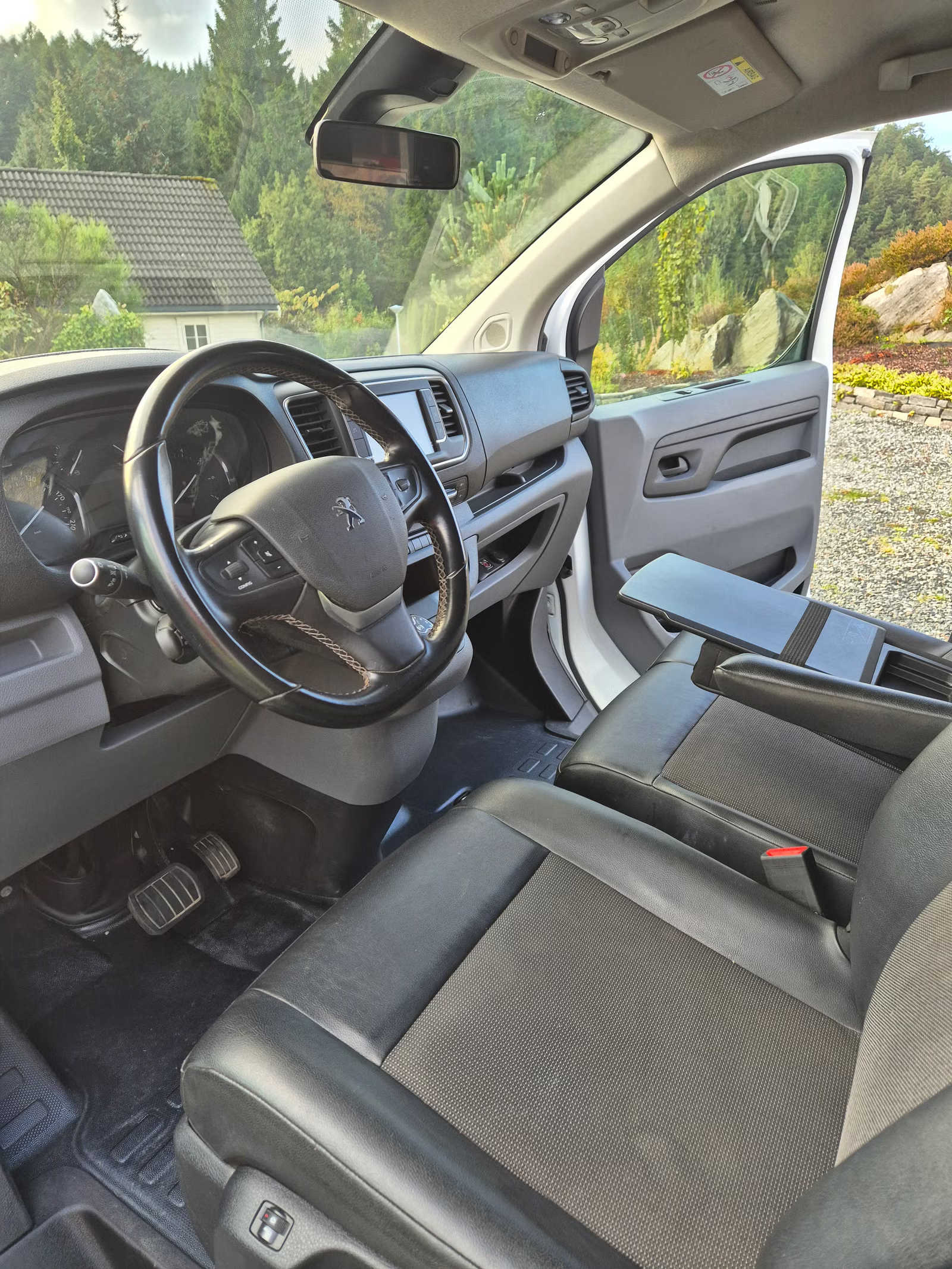 Peugeot Expert Traveller 2020 10
