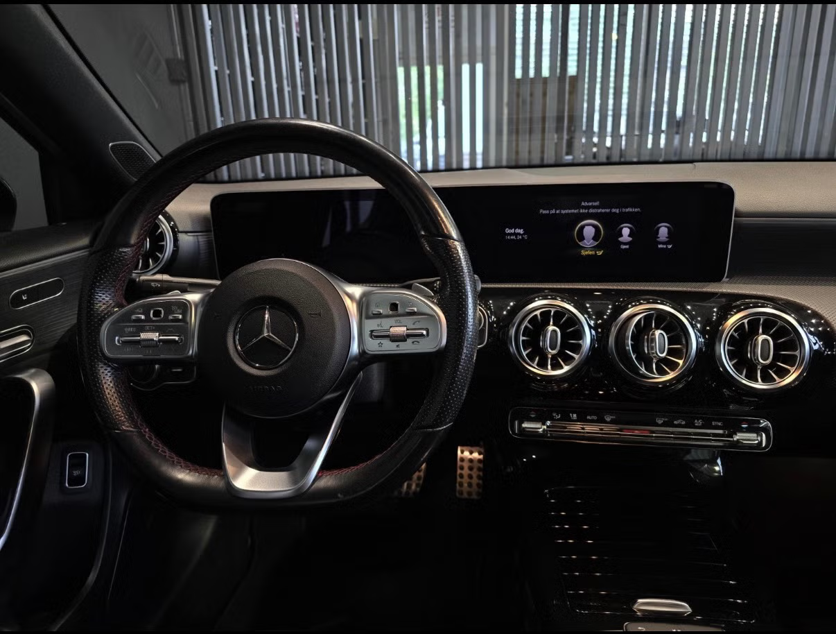 Mercedes-Benz A200 Sedan (AMG) 2019 25